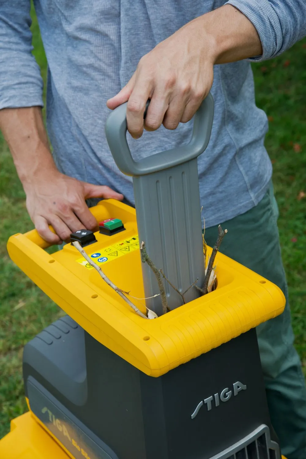 Tocator crengi Stiga BIO SILENT 2500, electric, 2500 W, Ø max. 40 mm, colector 60 L [12]