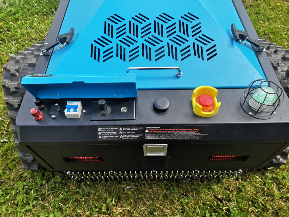 Tocator de vegetatie hibrid cu telecomanda Archer HM27, motor benzina Loncin 15.4 CP, latime lucru 685 mm, baterie 28V [15]