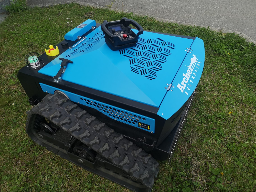 Tocator de vegetatie hibrid cu telecomanda Archer HM27, motor benzina Loncin 15.4 CP, latime lucru 685 mm, baterie 28V [7]