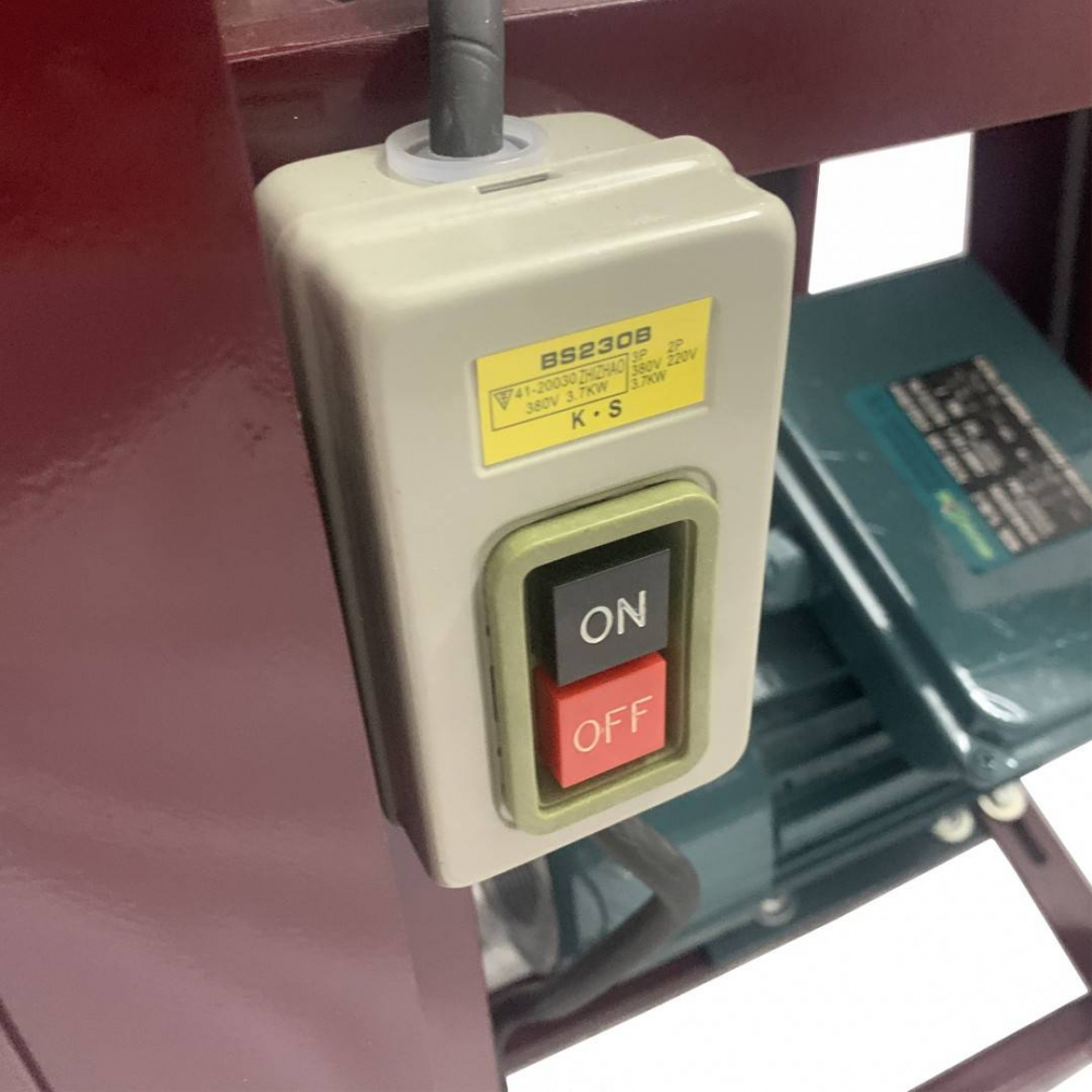Tocator electric pentru furaje, lucerna, coceni, Vivatechnix VMD-1021, putere 2.2 kW, max. 500 kg/h [4]