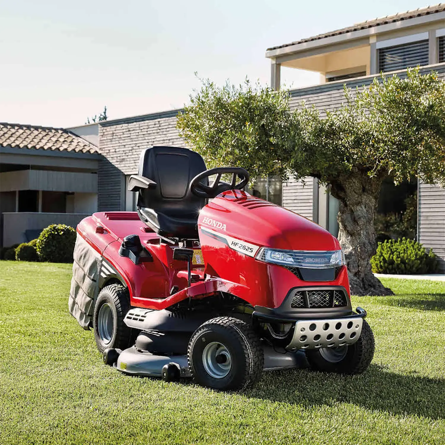 Tractoras de tuns gazon Honda HF 2625 K1 HTEH, 18.9 CP, benzina, 122 cm, cos 350 L, transmisie hidrostatica, mulching Versamow, cruise control, descarcare electrica cos [4]