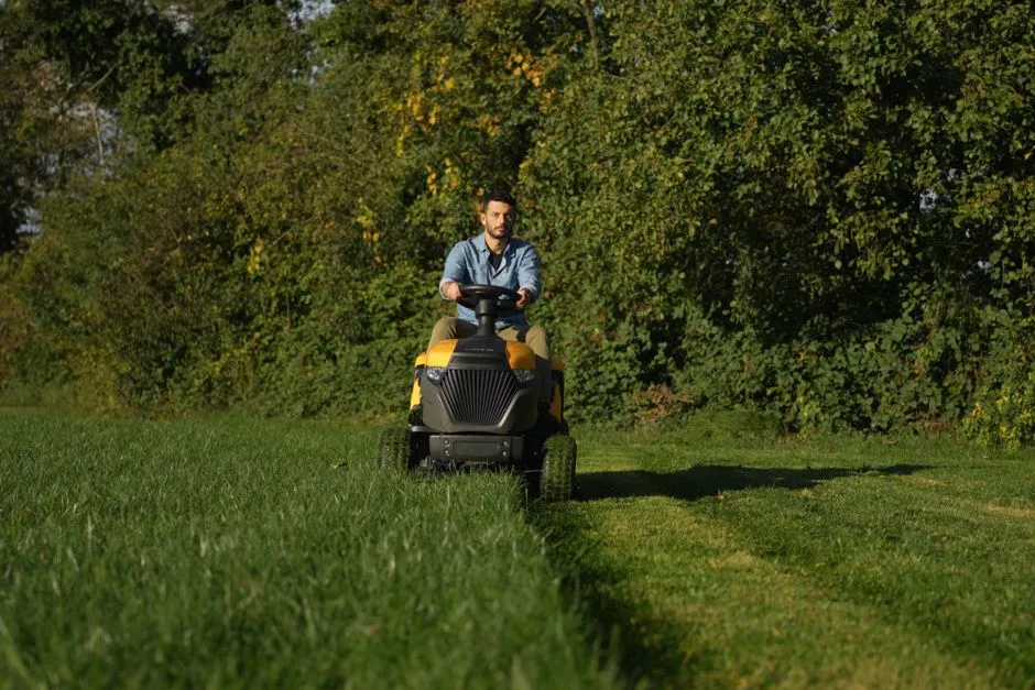 Tractoras de tuns gazon STIGA ESTATE 798e, acumulator Li-Ion 48V, 64Ah, 98 cm, cos 240 L [9]