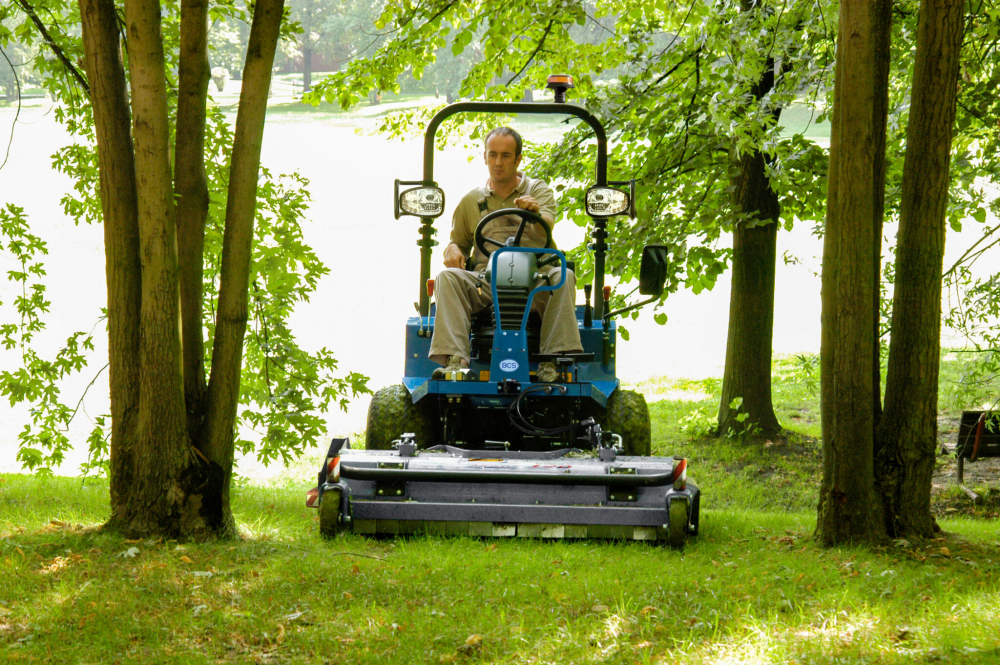 Tractoras de tuns si tocat vegetatie BCS MA.TRA 300, 26 CP, diesel, 140 cm, 4x4 [7]