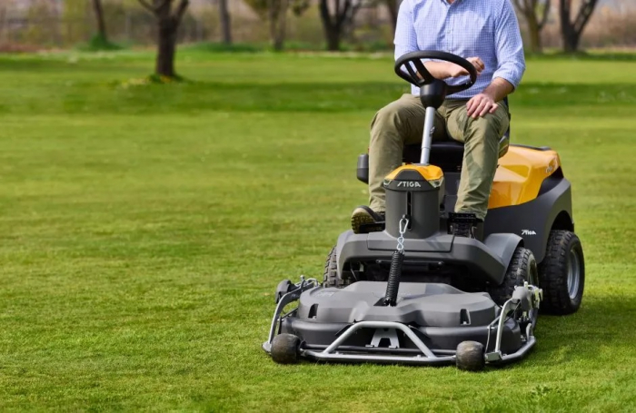 Tractoras cu masa frontala pentru tuns gazon STIGA PARK 500 WX 4WD, 16 CP, benzina (fara masa de taiere) [17]