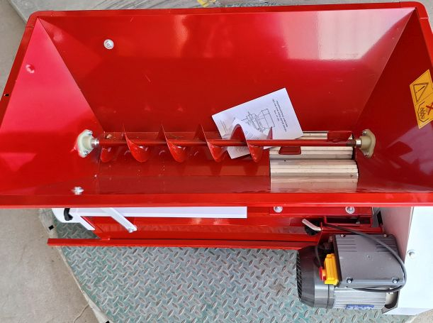 Zdrobitor cu desciorchinator, electric BAESSO Model 191 Smalto, 750 W, 1500 kg/h [3]
