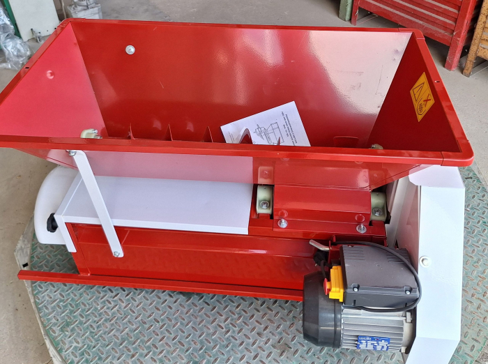 Zdrobitor cu desciorchinator, electric BAESSO Model 191 Smalto, 750 W, 1500 kg/h [2]