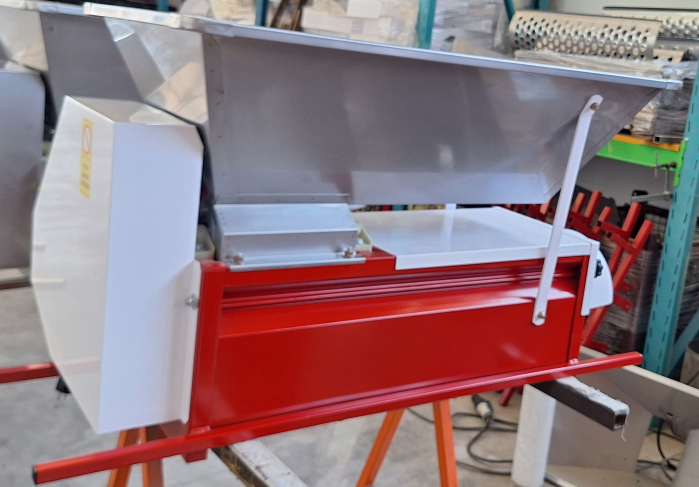 Zdrobitor cu desciorchinator, electric BAESSO Model 191 Semi-Inox, 750 W, 1500 kg/h [2]
