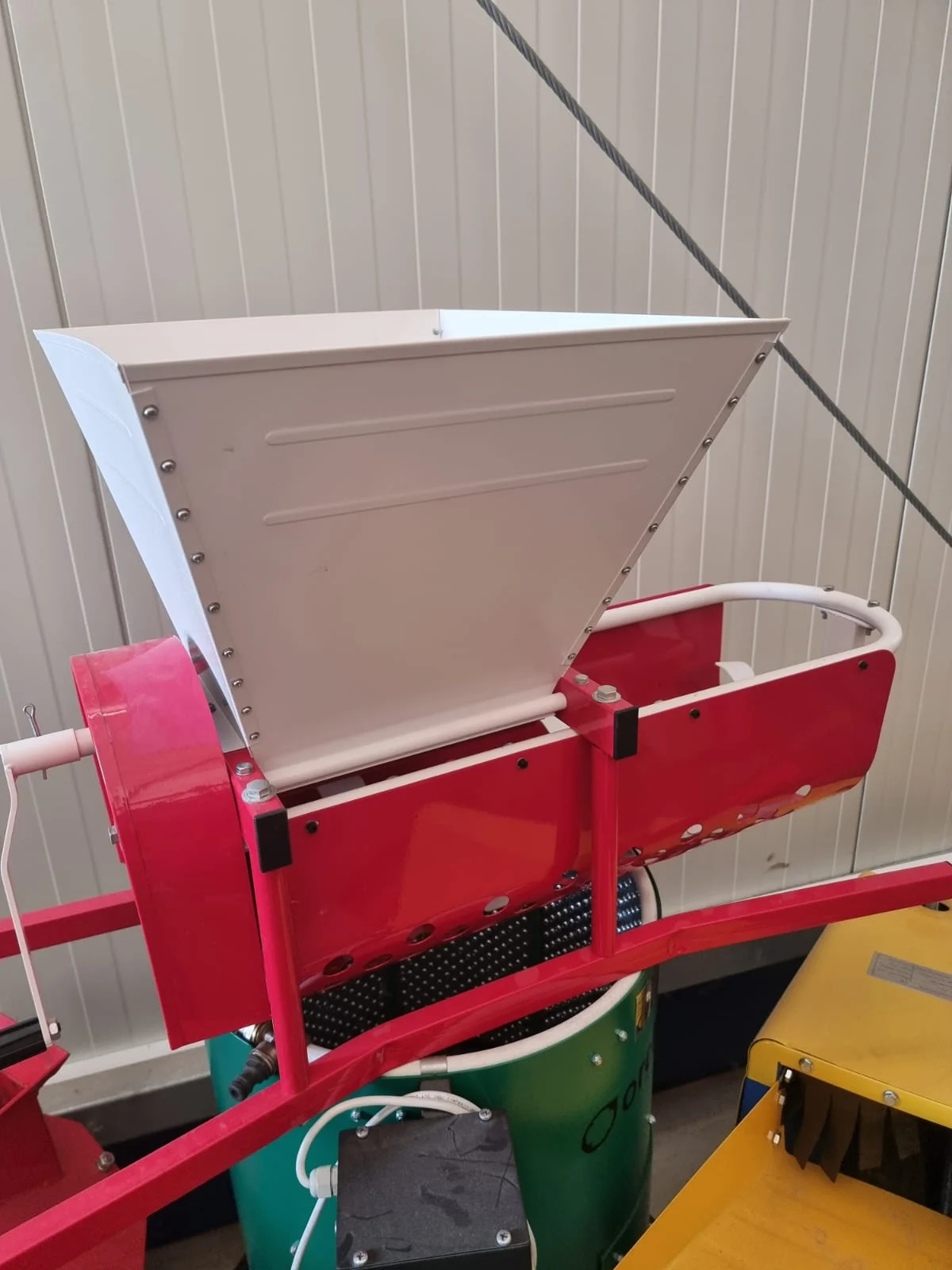 Zdrobitor de struguri cu desciorchinator, manual, TEHNO MS DG07, 300 kg/h [13]