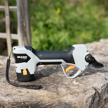 Foarfeca pentru vie si pomi Pellenc M32C, 2 acumulatori Li-Ion 14.4V, 2.6Ah, max. 32 mm [11]