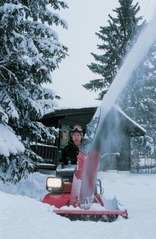 Freza de zapada hibrida Honda HSM 1390i2 ETDR, 11.7 CP, benzina, 92 cm, transmisie cu 2 motoare electrice, senile, pornire electrica [4]