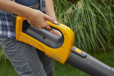 Suflanta frunze cu acumulator Stiga BL 100e Kit, 20V, 4Ah, 9 mc/min [10]