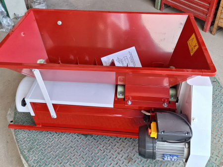 Zdrobitor-desciorchinator electric BAESSO Model 191 SMALTO, 750 W, 1500 kg/h, vopsit [1]
