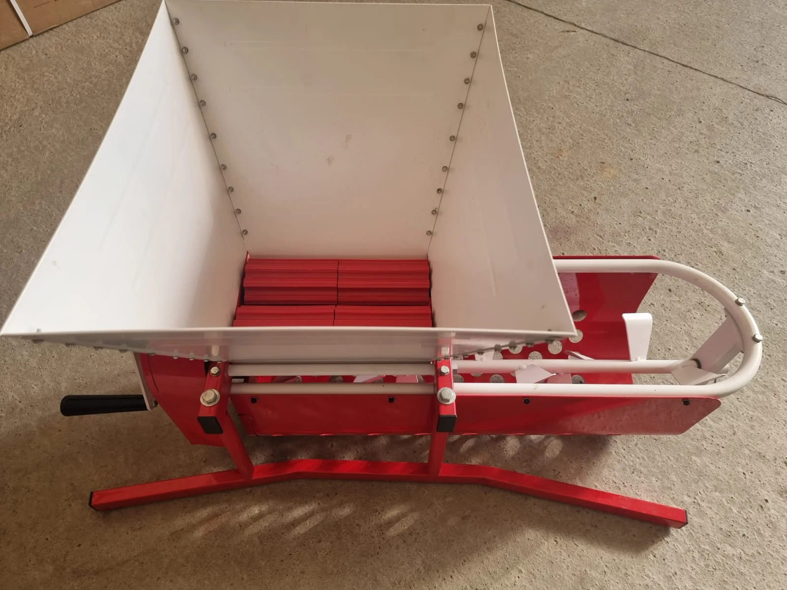 Zdrobitor de struguri cu desciorchinator, manual, TEHNO MS DG07, 300 kg/h [6]