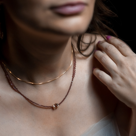 Bold & Fierce - Blood Moon Charm – Colier cu granat roșu, Cristale Swarovski și lună cosmică Ninja Kitten