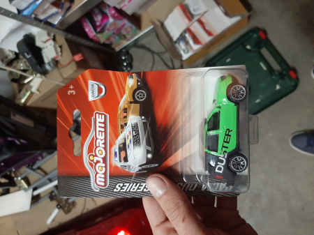 Masina Majorette Dacia Duster negru cu verde [2]