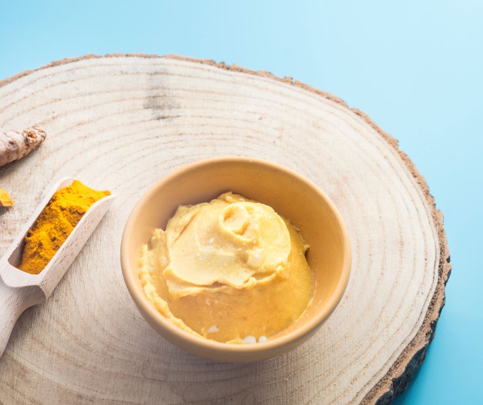 Masca pentru tenul acneic cu ulei de cocos si turmeric prezentare
