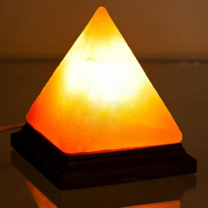 Lampa de sare Himalaya - piramida pe suport de lemn [2]