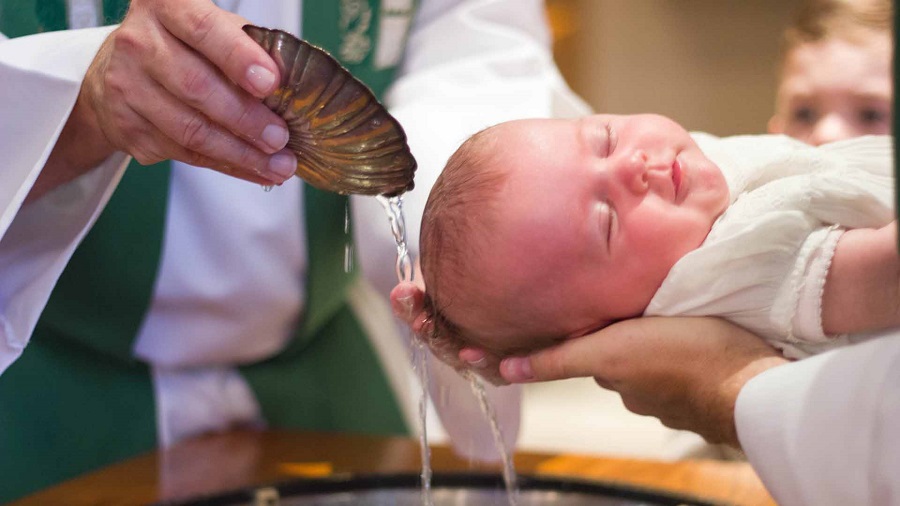 Ce este botezul și ce rol au nasii