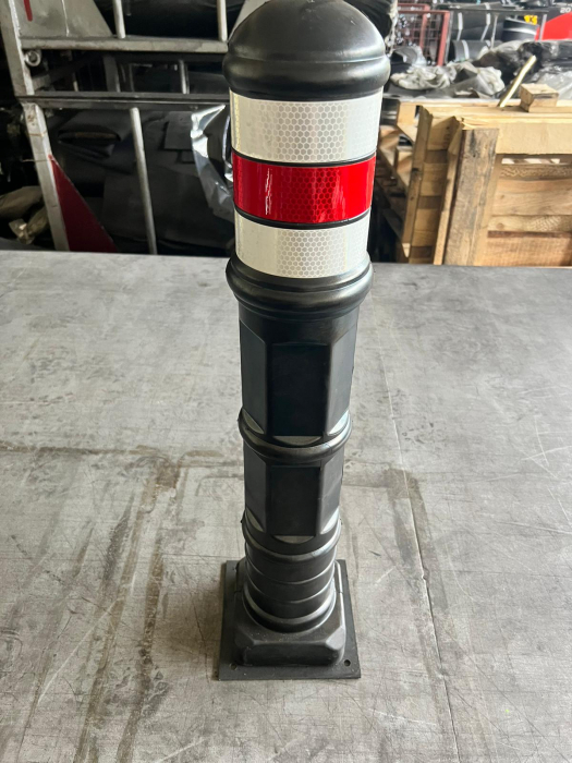 Stalp pietonal din cauciuc, cu talpa metalica, 720mm [3]