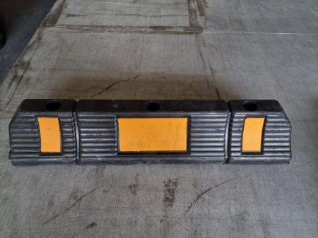 Opritor din cauciuc pentru protecţie la parcare, cu banda reflectorizanta, 620mm [1]