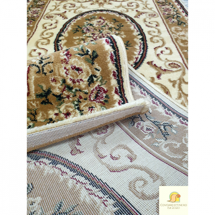 Covor crem clasic floral cu medalion [2]