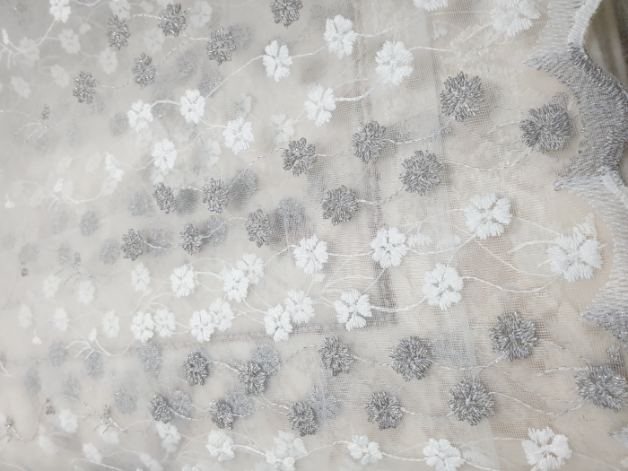 Perdea alba din tulle cu broderie gri, model floricele, înălțime 2.80m [2]