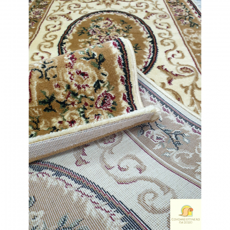 Covor crem clasic floral cu medalion [1]