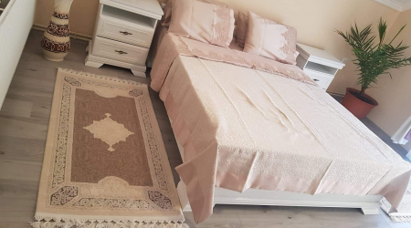 DELUXE - COVOR acrilic crem maro, cu ciucuri, model romb