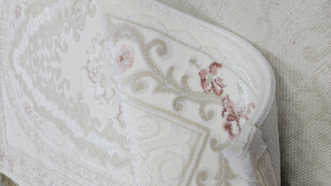 Covor exclusivist elegant cu franjuri, alb cu detalii roz pudră [1]