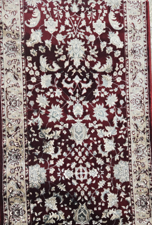COVOARE LA METRU - Covor gros clasic, model floral , bordo , cu insertii piele pe spate si franjuri la capete