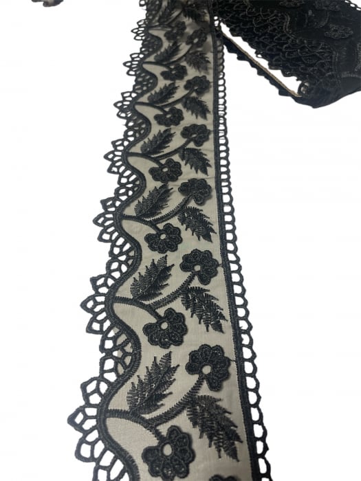Dantela brodata pe organza [3]