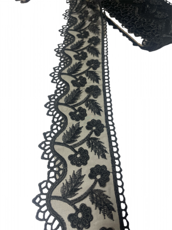 Dantela brodata pe organza [2]