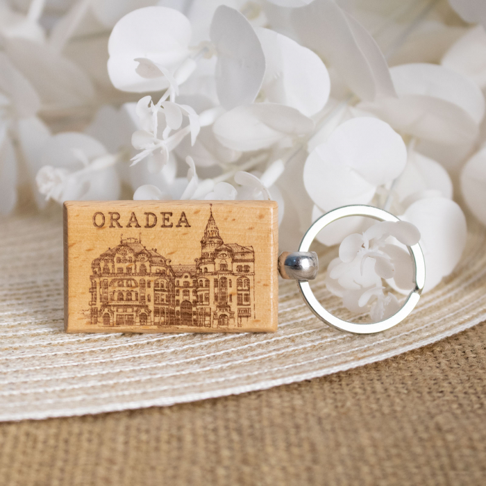 Breloc din lemn, suvenir, gravat, Palatul "Vulturul Negru" Oradea [2]