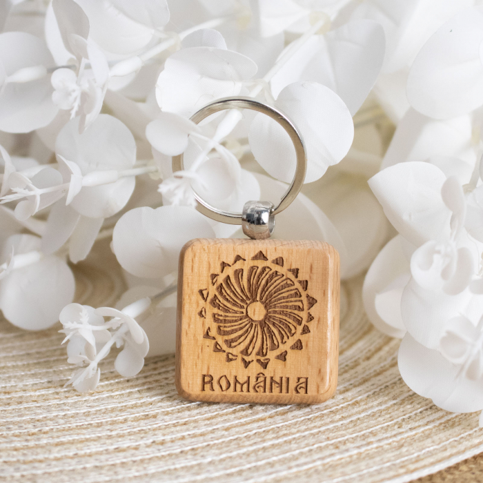 Breloc din lemn, suvenir, gravat, Traditie Romaneasca [2]
