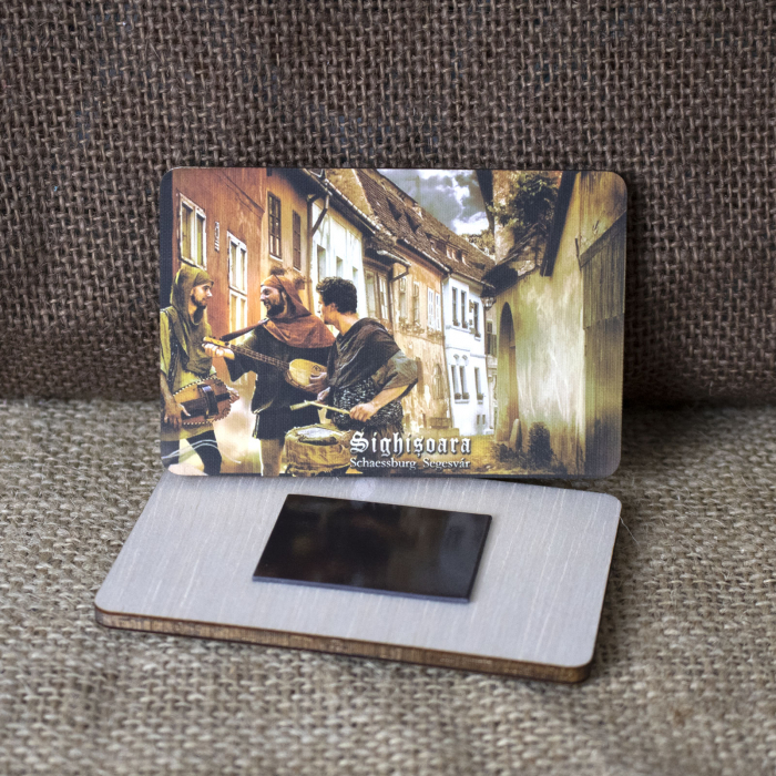 Magnet de frigider din lemn, acuarela, "Menestreli in Cetatea Sighisoara" [2]
