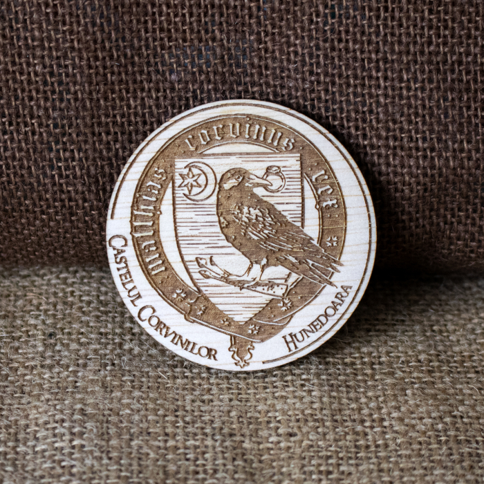 Magnet de frigider din lemn, gravat, Corb- Castelul Corvinilor Hunedoara [2]