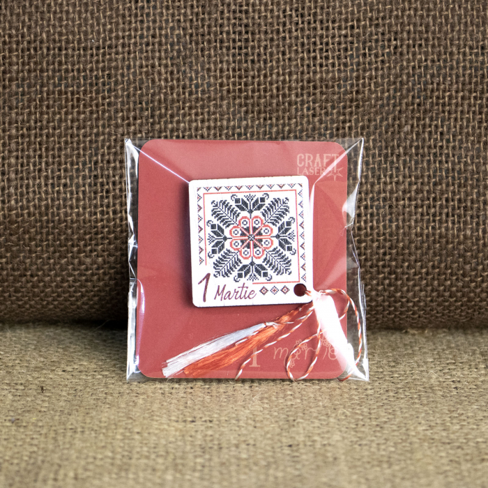Martisor din lemn, cu motive traditionale romanesti [4]