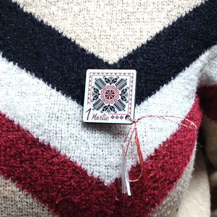 Martisor din lemn, cu motive traditionale romanesti [3]