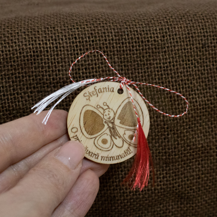 Martisor din lemn, gravat, personalizat "Fluturas" [3]