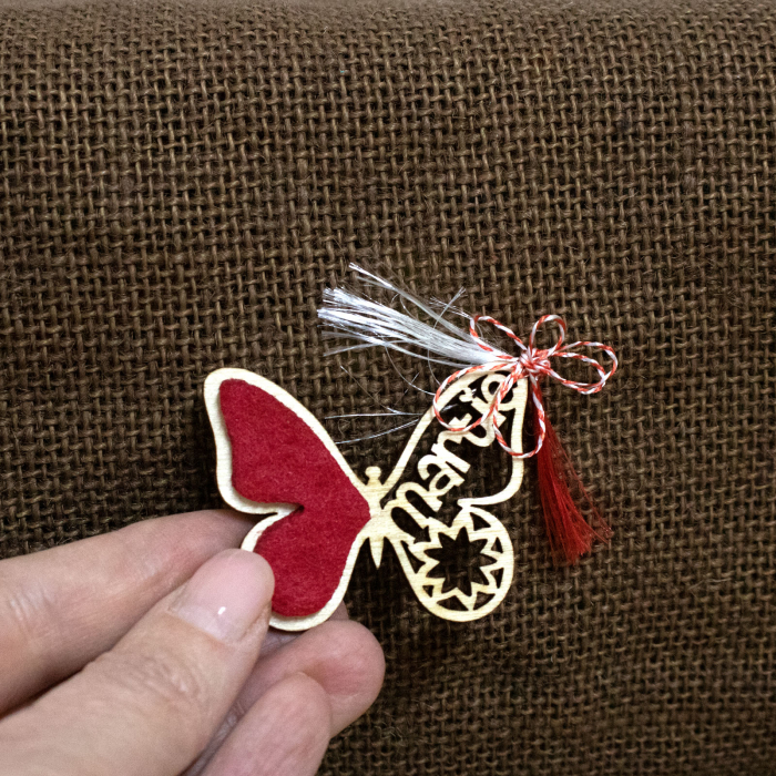 Martisor Personalizat Fluture, decupaj laser, din lemn si fetru (culoare: rosu) [2]
