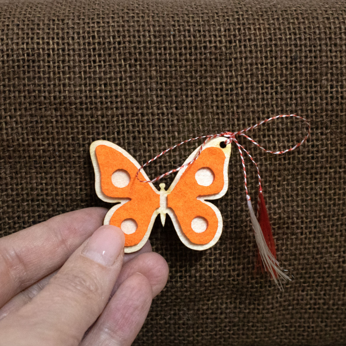 Martisor Personalizat Fluture, din lemn si fetru (culoare: portocaliu) [2]