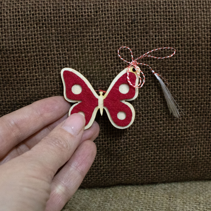 Martisor Personalizat Fluture, din lemn si fetru (culoare: rosu) [2]