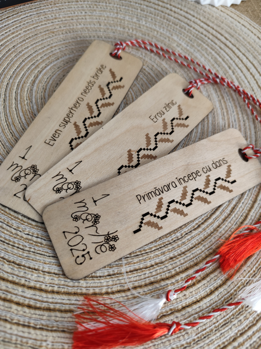 Martisor din lemn, semn de carte, gravat, Flori de Primavara [4]