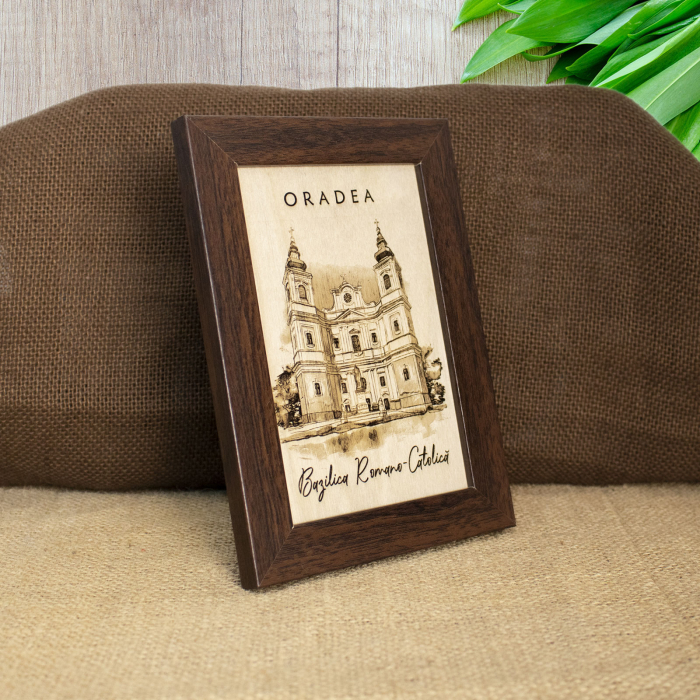 Tablou suvenir din lemn, gravat, "Bazilica Romano-Catlolica, Oradea", dimensiune 10/15 cm, rama inclusa [3]