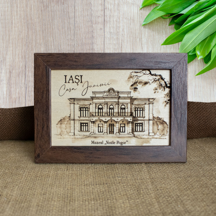 Tablou suvenir din lemn, gravat, Casa Junimii Iasi (Muzeul Vasile Pogor), dimensiune 10/15, rama inclusa [3]