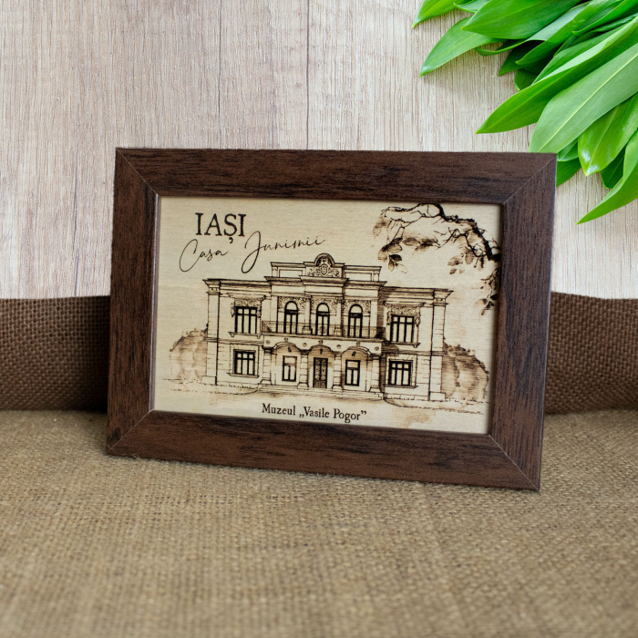 Tablou suvenir din lemn, gravat, Casa Junimii Iasi (Muzeul Vasile Pogor), dimensiune 10/15, rama inclusa [2]