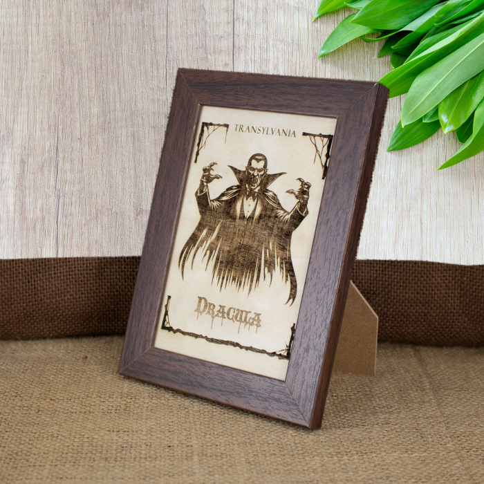 Tablou suvenir din lemn, gravat, Mitul Dracula, dimensiune 10/15, rama inclusa [3]