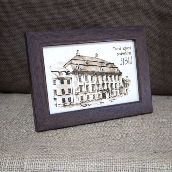 Tablou suvenir din lemn, gravat, Muzeul National Brukenthal Sibiu, dimensiune 10 x15 cm, rama inclusa [2]