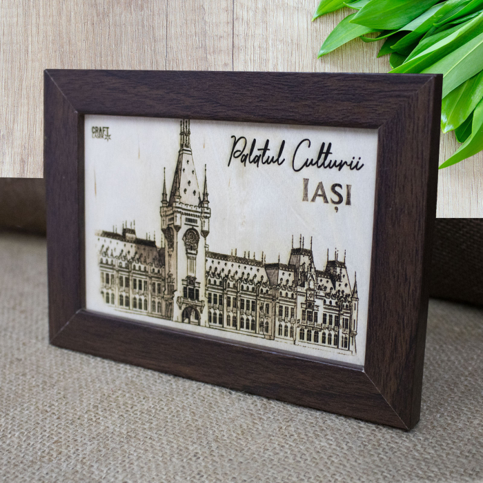 Tablou suvenir, din lemn, gravat, Palatul Culturii din Iasi, dimensiune 10/15 cm, rama inclusa [2]