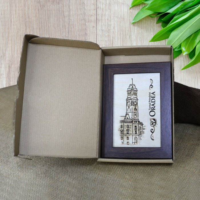 Tablou suvenir din lemn, gravat,  Turnul Primariei Oradea, dimensiune 10 x15 cm, rama inclusa [4]
